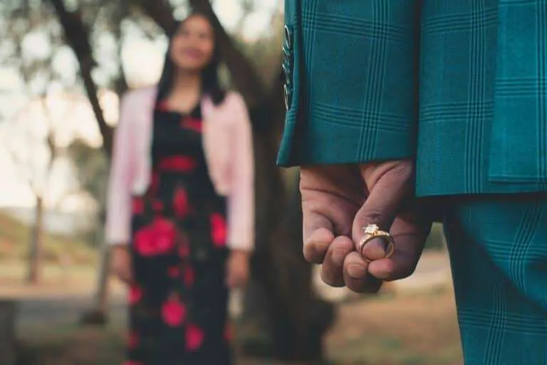 Hand holding an engagement ring | Engagement Photography | Love in Focus Studio
