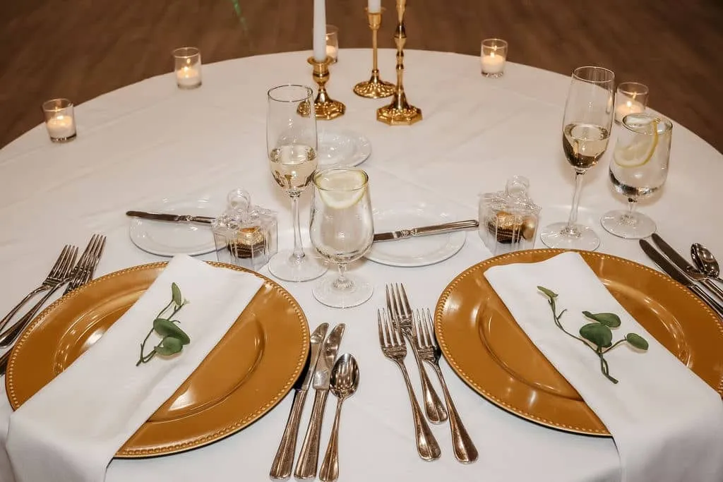 Wedding table arrangement | Love in Focus Studio