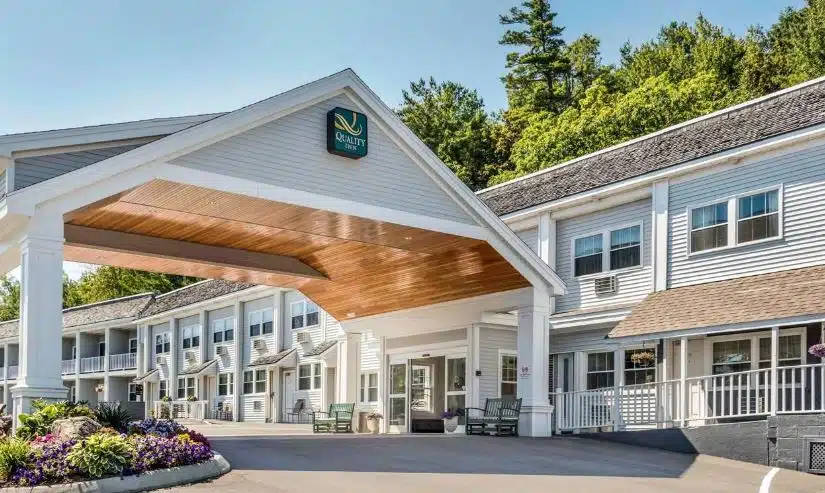 The exterior of The Bar Harbor Inn, a hotel and wedding venue with ocean views in Bar Harbor, Maine.